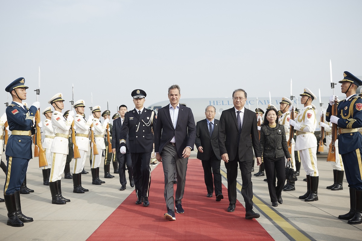 To vip αεροσκάφος Falcon «άφησε» στο Πεκίνο τον πρωθυπουργό! Πως επέστρεψε μέσω Κωνσταντινούπολης