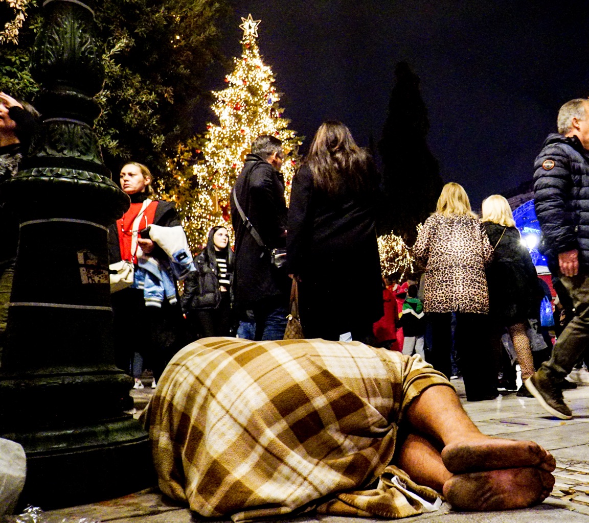 Οι χριστουγεννιάτικες νύχτες της Αθήνας ,πρωτεύουσας της «χώρας της χρονιάς» σε φωτογραφίες σοκ