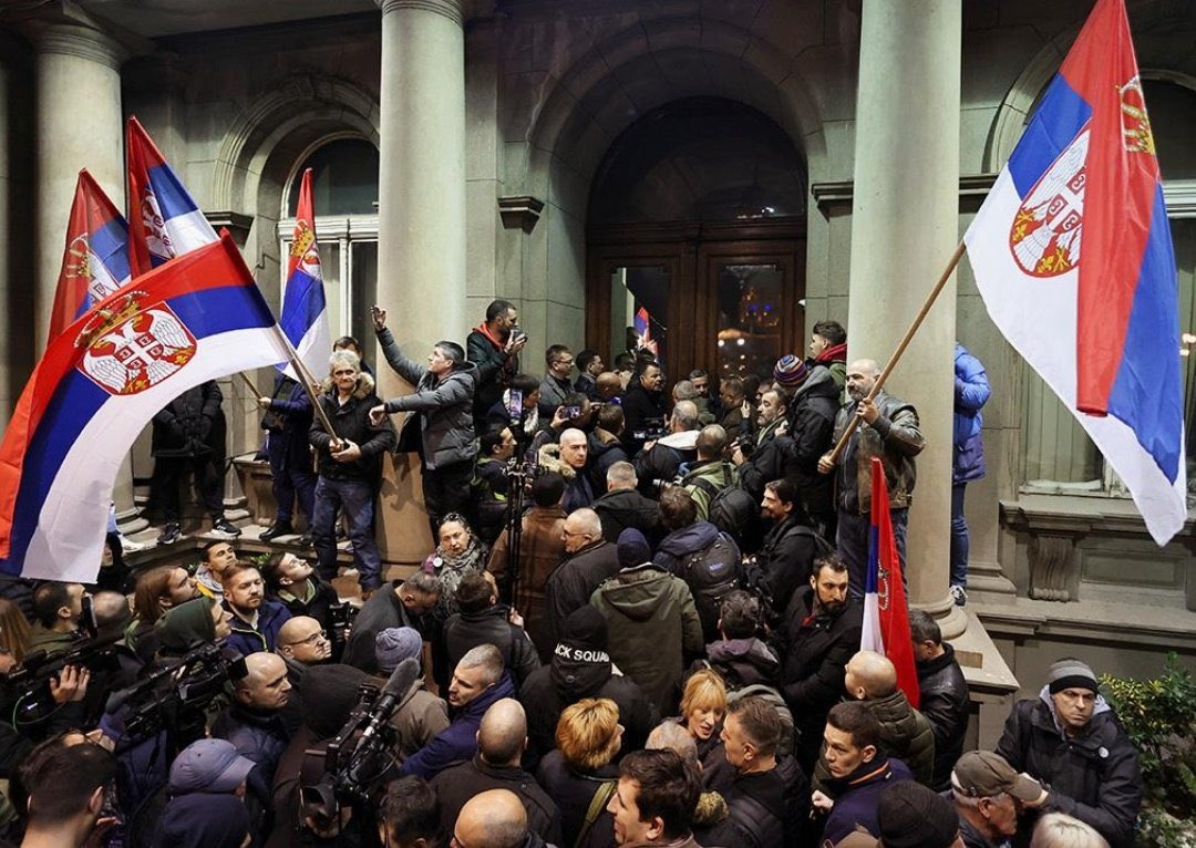 Σερβία: Η κυβέρνηση καταγγέλει προσπάθεια «έγχρωμης επανάστασης»