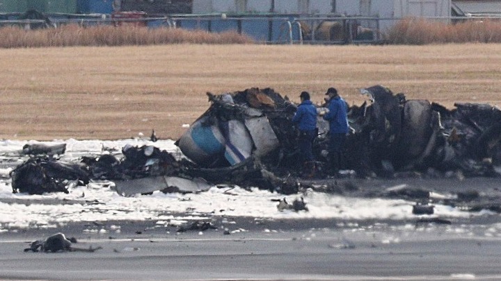 Ιαπωνία: Δόθηκαν στη δημοσιότητα οι επικοινωνίες των ελεγκτών με τα αεροσκάφη που συγκρούστηκαν