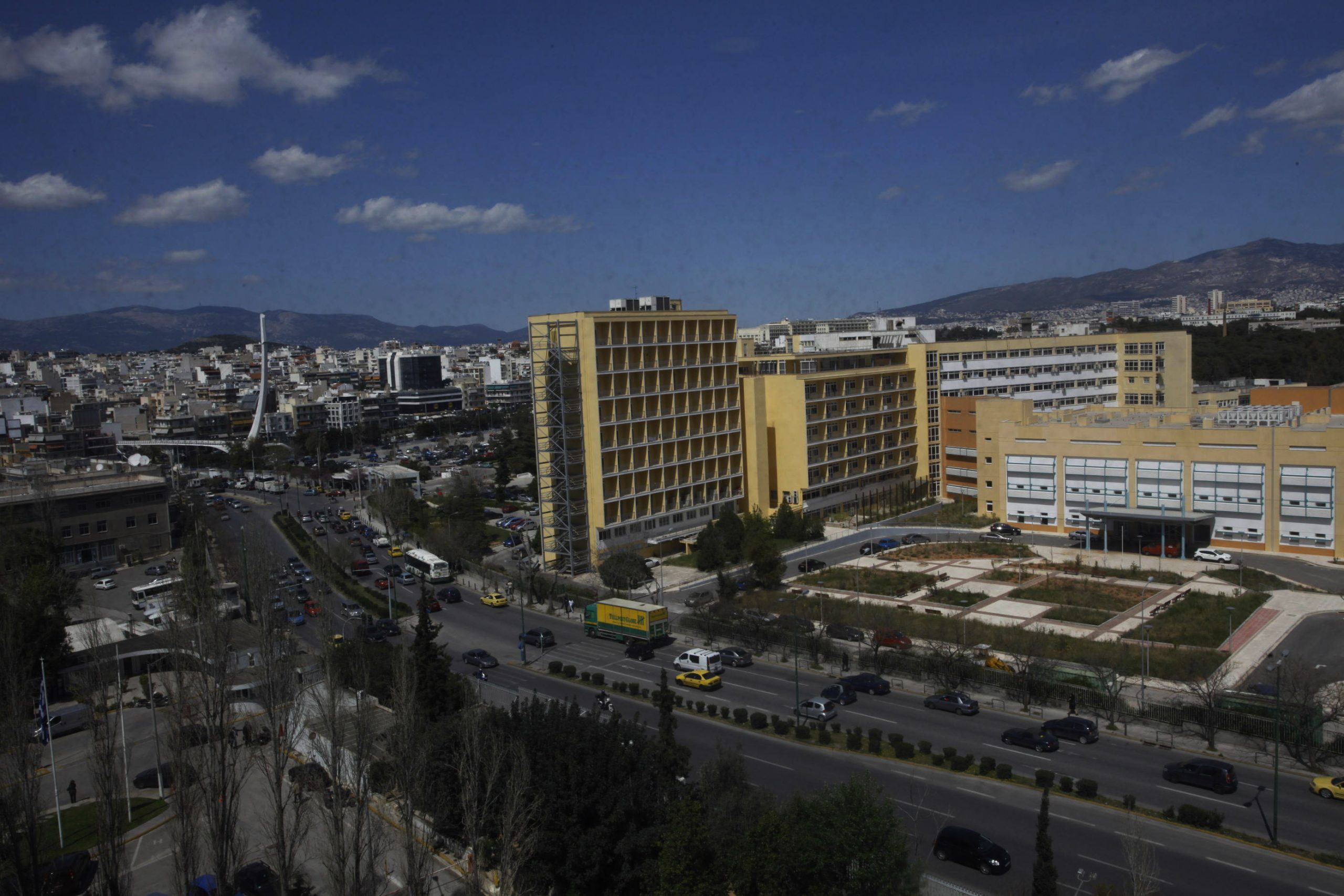 Γιατί η ΠΟΕΣ ζητά την απόσυρση της ερώτησης του ΣΥΡΙΖΑ στη Βουλή για τα στρατιωτικά νοσοκομεία