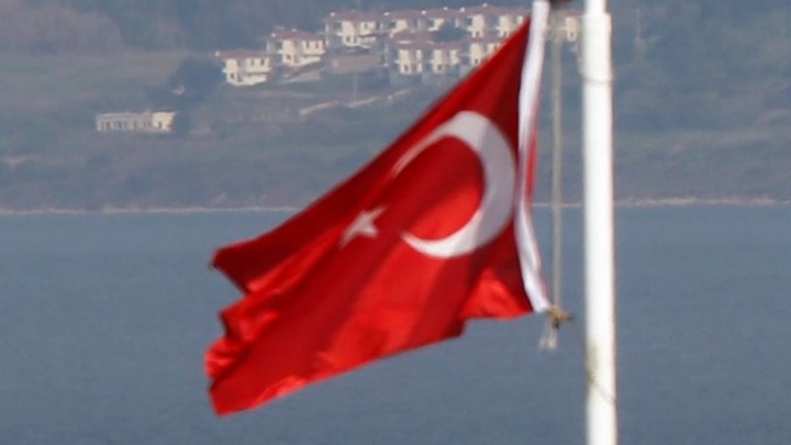 Τουρκικό εμπορικό πλοίο βυθίστηκε στη θάλασσα του Μαρμαρά