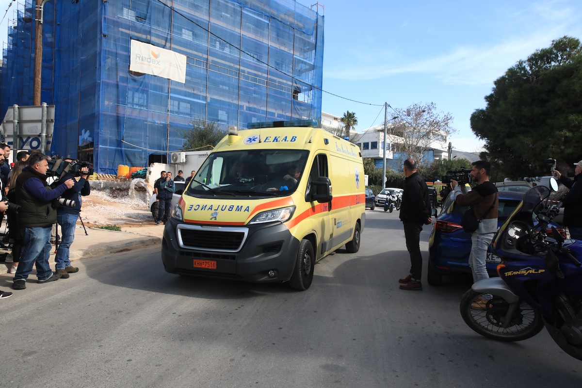 Ένας νεκρός και 2 τραυματίες από πυροβολισμούς σε ναυτιλιακή εταιρεία στη Γλυφάδα