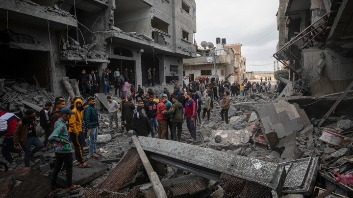 Το Ισραήλ βομβάρδισε ένα από τα μεγαλύτερα συγκροτήματα κατοικιών στη Ράφα