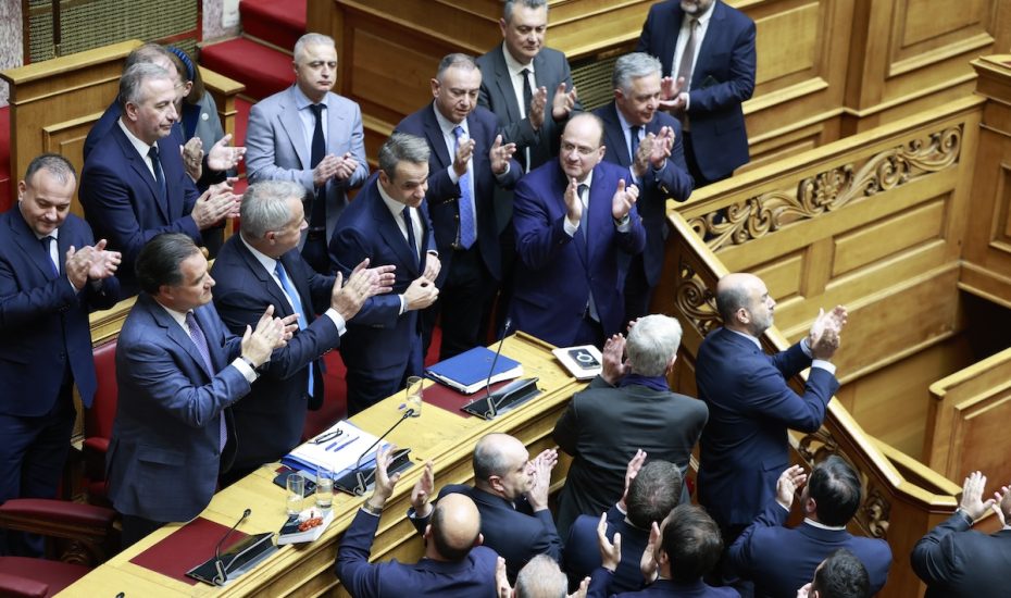 Η κυβέρνηση πήρε 159 ψήφους στη Βουλή αλλά καμία εμπιστοσύνη από την κοινωνία