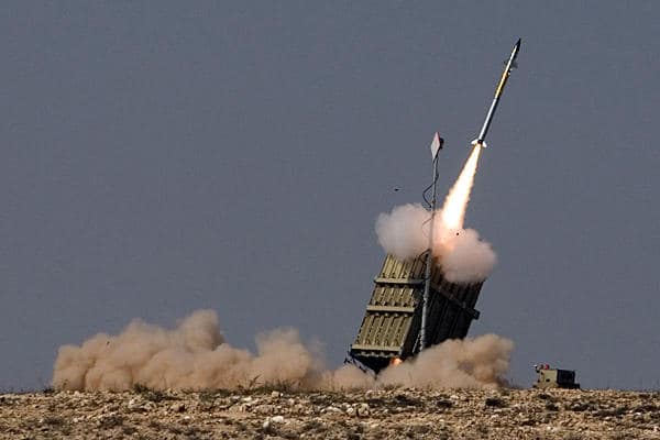 Το Ιράν λέει ότι «έσπασε» το «θόλο» του Iron Dome και έπληξε τη μεγαλύτερη αεροπορική βάση του Ισραήλ
