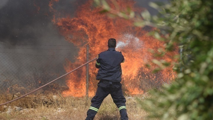 Ανεξέλεγκτη φωτιά στο Λασίθι και είναι ακόμη Απρίλιος