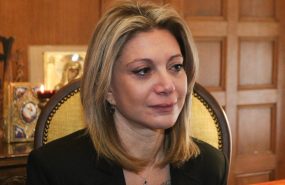 Η Μαρία Καρυστιανού κονιορτοποιεί την προπαγάνδα που προσπαθεί να καλύψει και το έγκλημα των Τεμπών