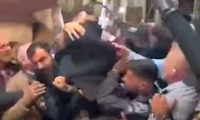 Ισραηλινοί πήραν «σηκωτό» τον φρουρό του Έλληνα προξένου μέσα στο ναό της Αναστάσεως (Βίντεο)